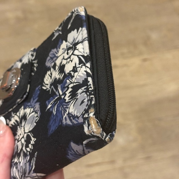 Vera Bradley Ultralight RDFI Turn Lock Wallet - Picture 4 of 7